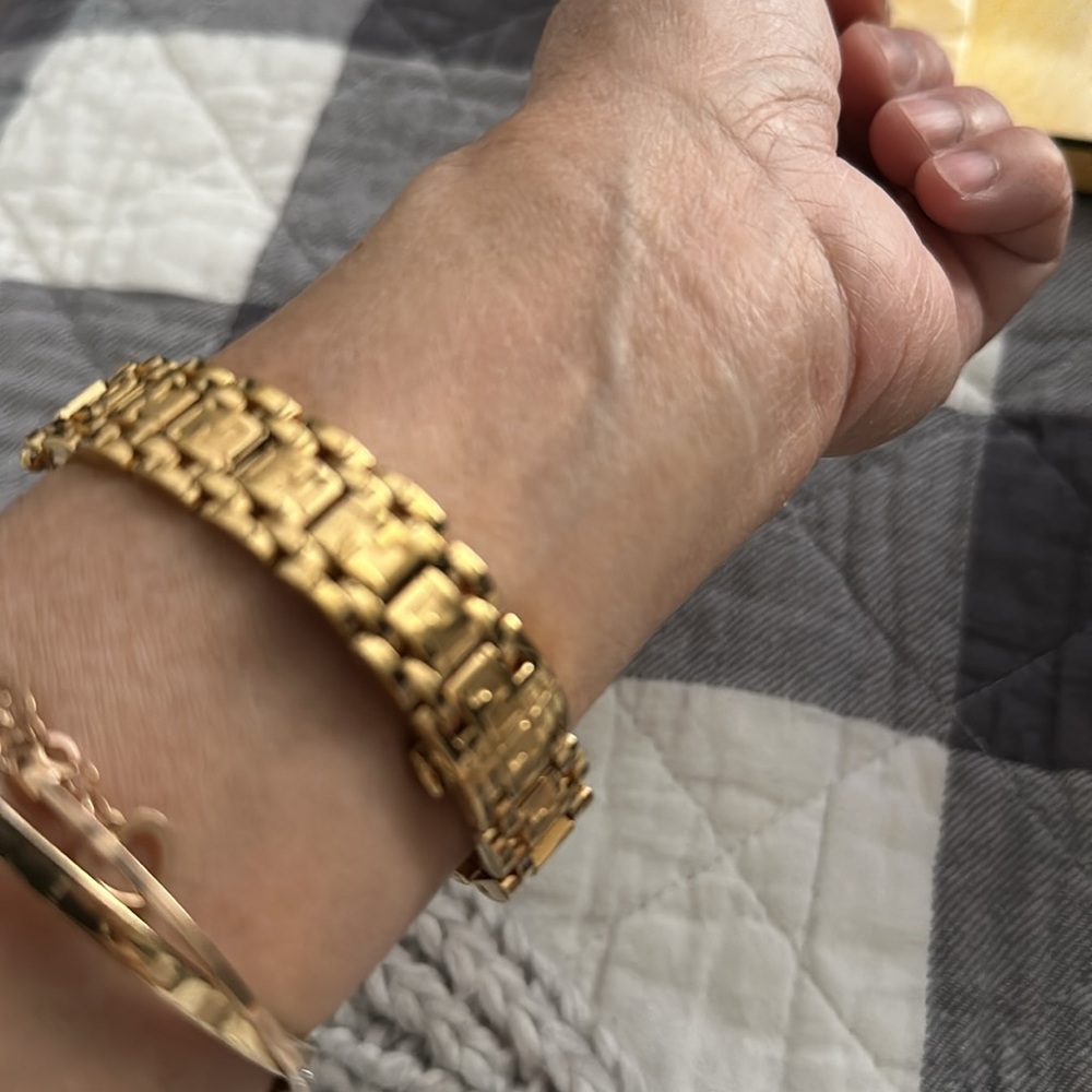 Fendi woman’s watch. Swiss made - Picture 8 of 8